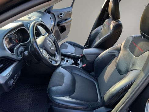 Used 2016 Jeep Cherokee Trailhawk w/ Comfort/Convenience Group image 12