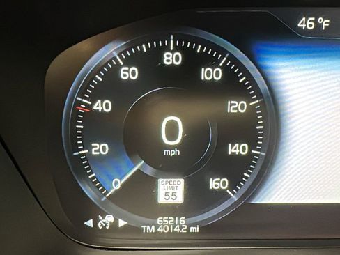 Used 2020 Volvo XC90 T6 Momentum w/ Protection Package Premier image 13