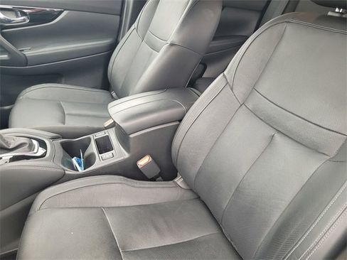 Used 2017 Nissan Rogue Sport SL image 13