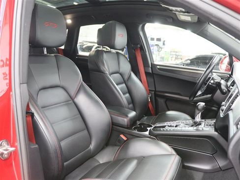 Used 2018 Porsche Macan GTS AWD/4WD image 30