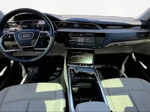 Used 2022 Audi e-tron Premium Plus w/ Premium Plus Package image 15