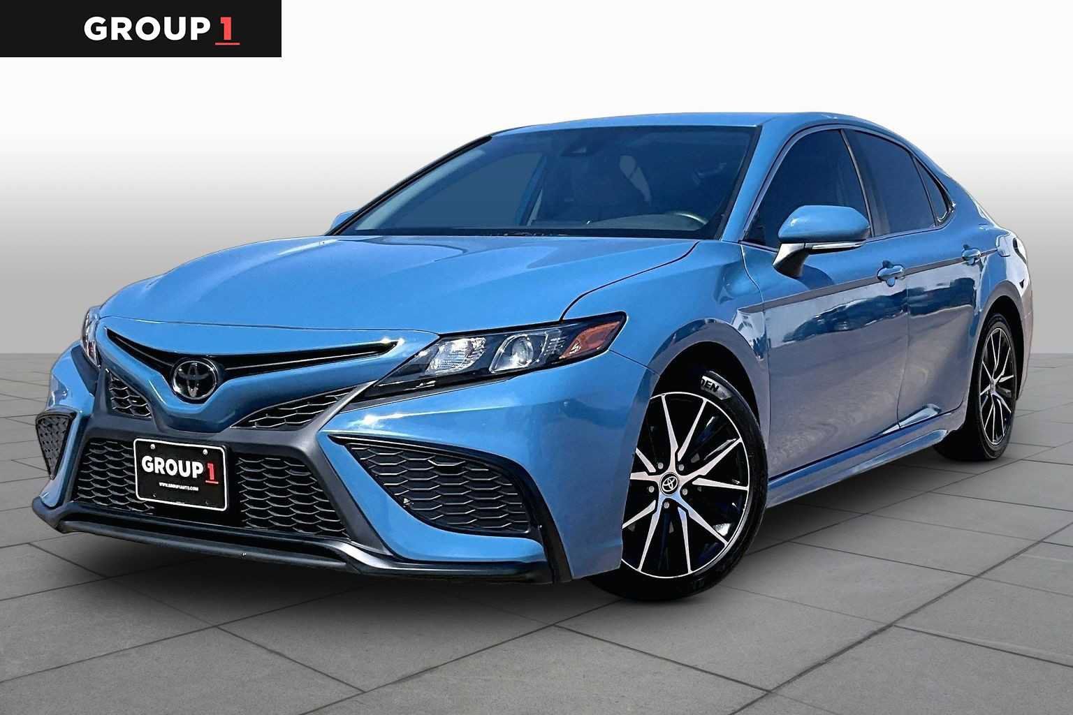 Used 2023 Toyota Camry SE FWD image 1