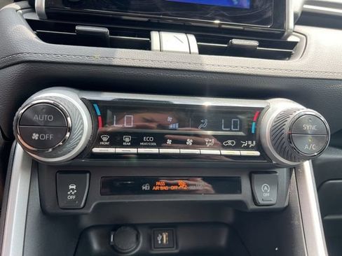 Used 2025 Toyota RAV4 XLE FWD image 20