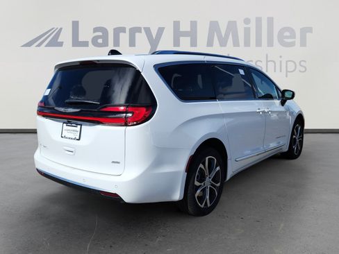 New 2026 Chrysler Pacifica Pinnacle image 6