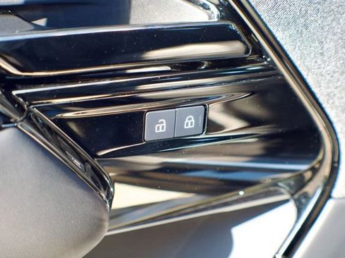 Used 2024 Land Rover Range Rover Sport SE image 38