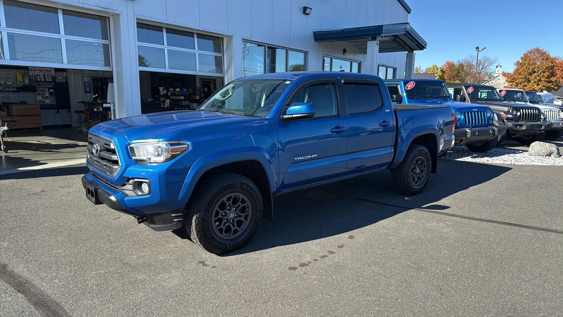 Used 2017 Toyota Tacoma SR5 w/ Tow Package AWD/4WD image 7