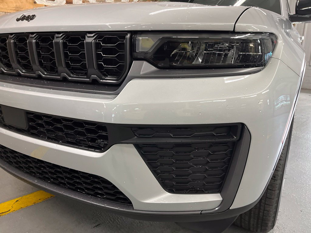 New 2026 Jeep Grand Cherokee Altitude AWD/4WD image 10