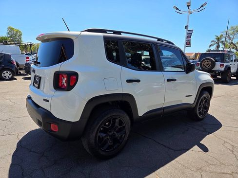 Used 2017 Jeep Renegade Latitude w/ Popular Equipment Group AWD/4WD image 10