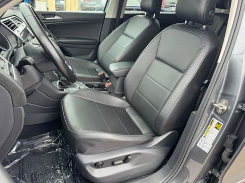 Used 2018 Volkswagen Tiguan SEL AWD/4WD image 15