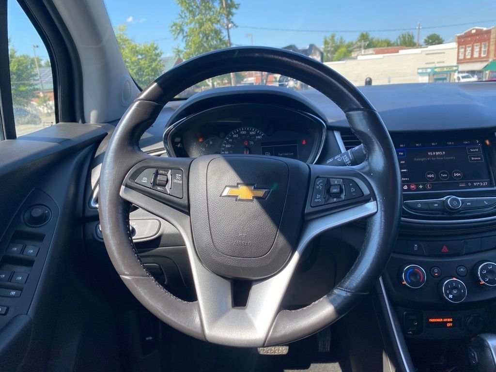 Used 2022 Chevrolet Trax LT w/ Driver Confidence Package AWD/4WD image 11