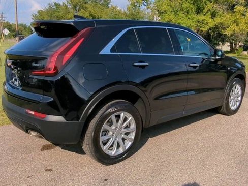 Used 2023 Cadillac XT4 Luxury w/ Cold Weather Package image 5