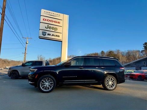 Used 2023 Jeep Grand Cherokee L Summit w/ Advanced Protech Group IV image 5