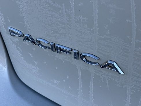 Certified 2017 Chrysler Pacifica Touring-L image 6