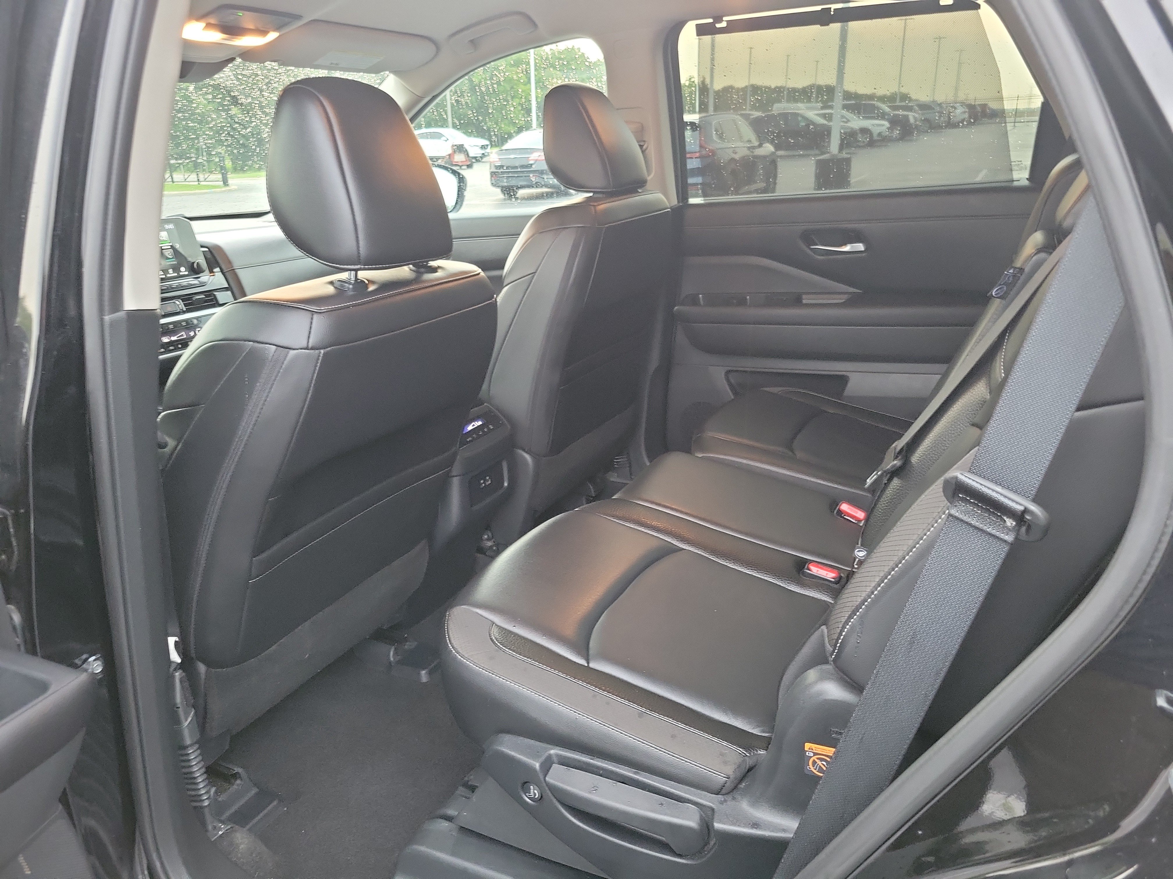 Used 2025 Nissan Pathfinder SL AWD/4WD image 13