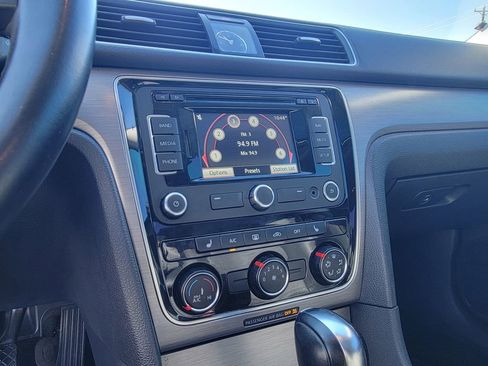 Used 2015 Volkswagen Passat 1.8T SE image 24