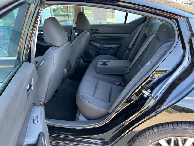 Used 2025 Nissan Altima 2.5 SV FWD image 26