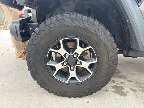 Used 2019 Jeep Wrangler Unlimited Rubicon w/ LED Lighting Group AWD/4WD image 13