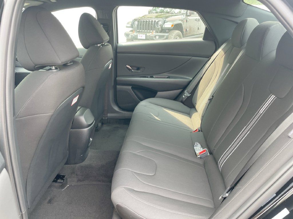 Used 2025 Hyundai Elantra Sport FWD image 48
