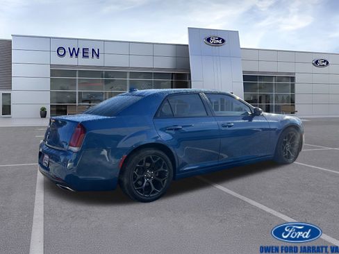 Used 2020 Chrysler 300 S w/ 300S Premium Group RWD image 4
