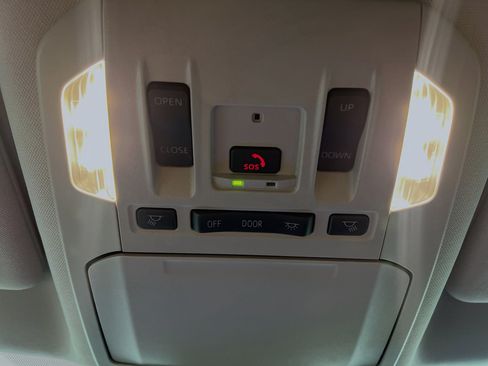 Used 2024 Toyota Highlander XLE FWD image 21