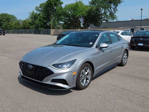 Used 2023 Hyundai Sonata SEL w/ Convenience Package FWD image 2