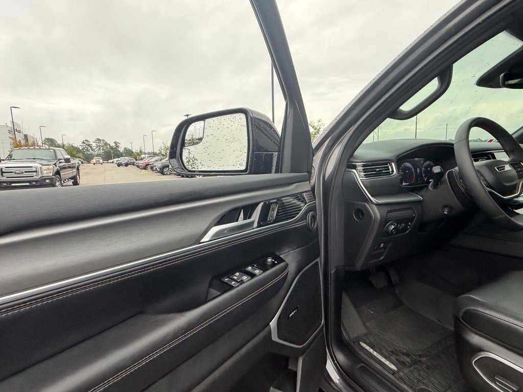 Used 2024 Jeep Wagoneer Series II AWD/4WD image 38