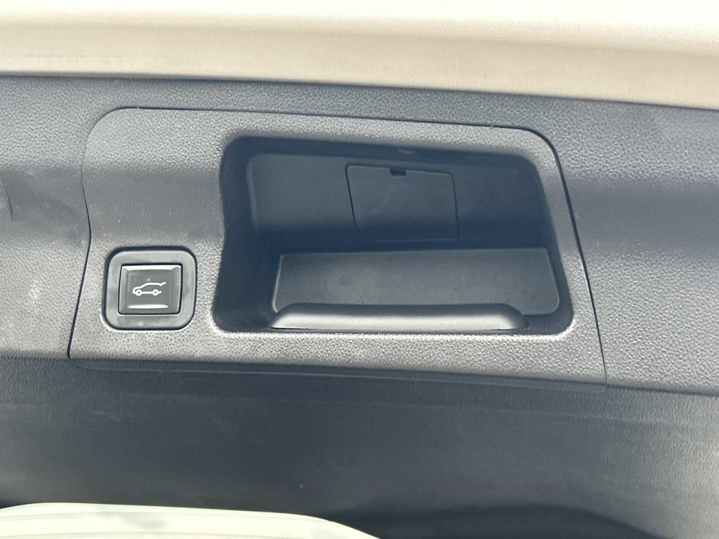 Used 2019 GMC Acadia SLT FWD image 16