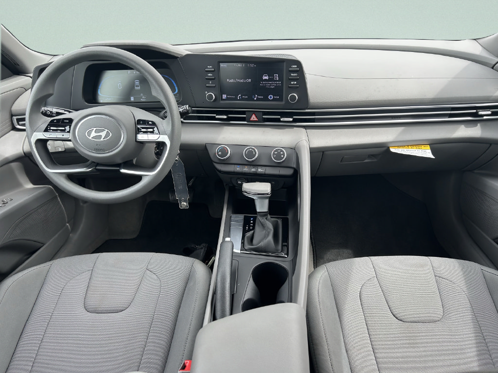 New 2026 Hyundai Elantra SE FWD image 17