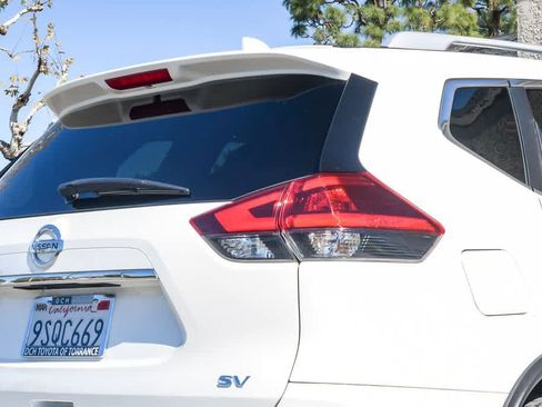 Used 2019 Nissan Rogue SV image 6