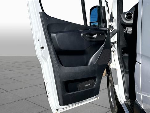 Used 2024 Mercedes-Benz Sprinter 2500 image 21