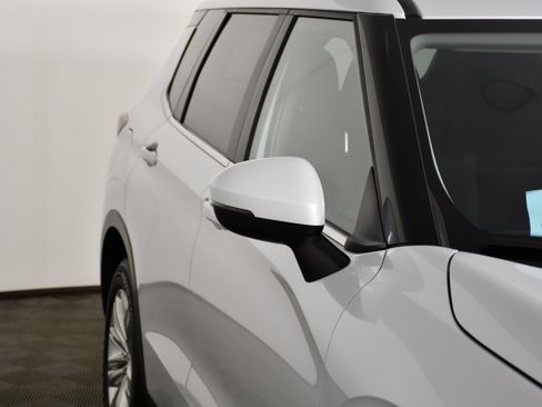 Used 2024 Mitsubishi Outlander ES AWD/4WD image 14