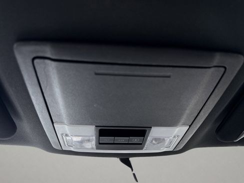 Used 2018 Ford Explorer XLT w/ Equipment Group 202A image 22