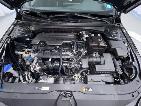 Used 2025 Hyundai Elantra Sport image 13