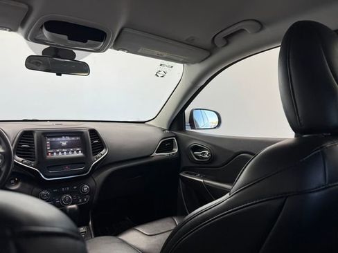 Used 2019 Jeep Cherokee Latitude Plus image 38