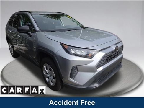 Used 2020 Toyota RAV4 LE FWD image 2