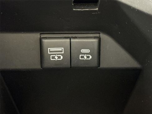 Certified 2021 Toyota Camry SE image 45