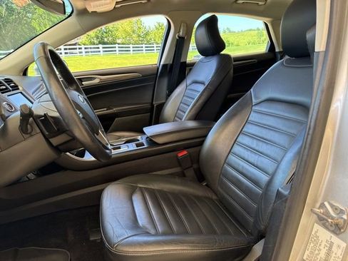 Used 2017 Ford Fusion SE w/ Fusion SE Technology Package AWD/4WD image 8