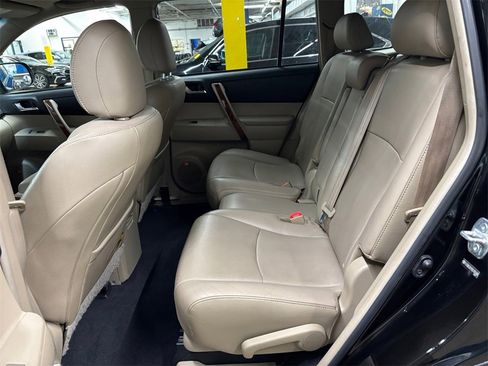 Used 2013 Toyota Highlander Limited image 14