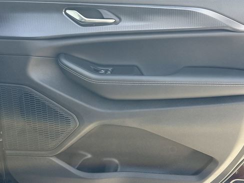 New 2025 Jeep Grand Cherokee Altitude image 14