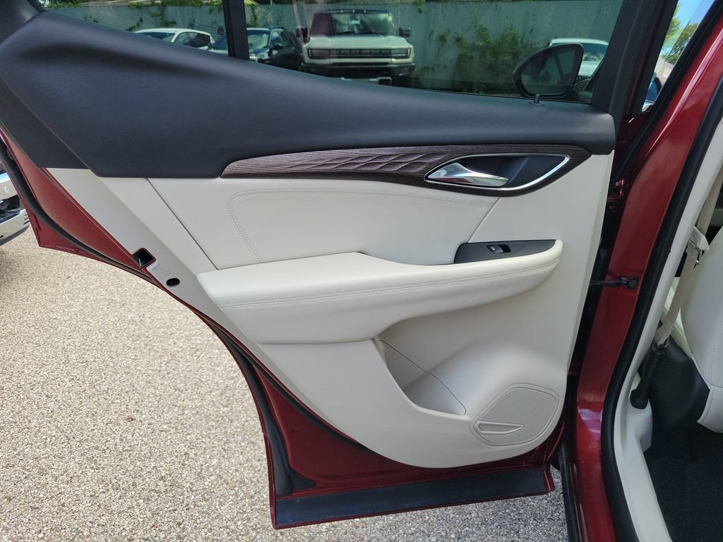 Used 2022 Buick Envision Avenir w/ Technology Package II AWD/4WD image 15