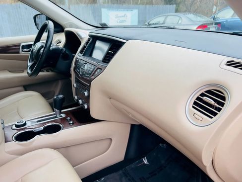 Used 2017 Nissan Pathfinder Platinum w/ Family Entertainment Package image 17