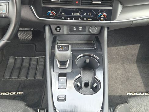 Certified 2025 Nissan Rogue SV FWD image 18