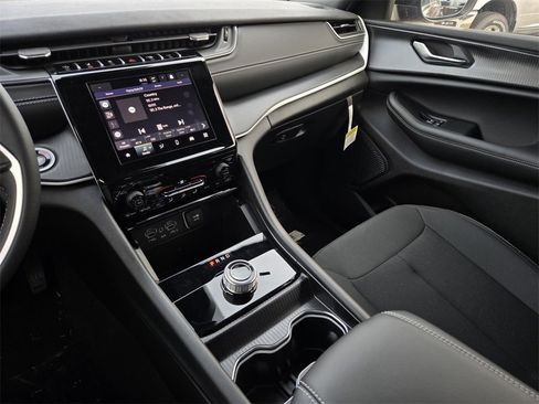 New 2025 Jeep Grand Cherokee Laredo X image 17