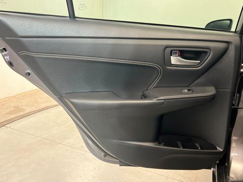 Used 2017 Toyota Camry XLE w/ Moonroof Package FWD image 19