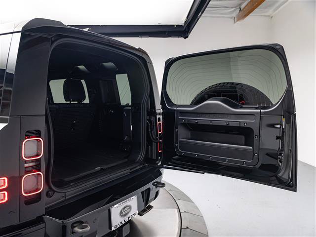 Used 2023 Land Rover Defender 110 V8 AWD/4WD image 37