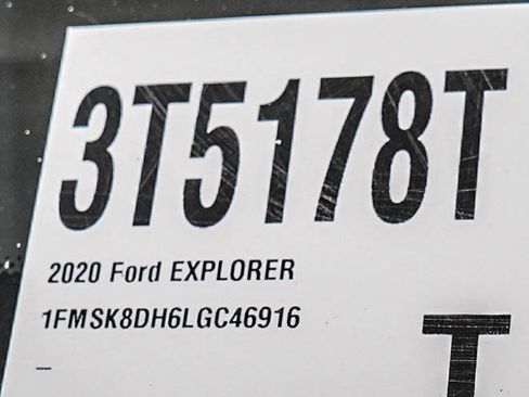 Used 2020 Ford Explorer XLT w/ Equipment Group 202A AWD/4WD image 32