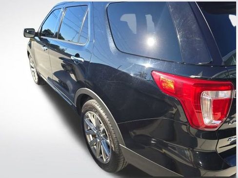 Certified 2017 Ford Explorer Limited image 5