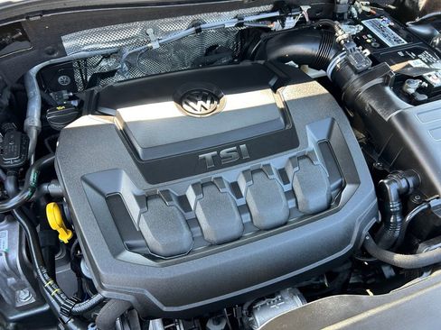 Used 2022 Volkswagen Tiguan SEL R-Line image 30