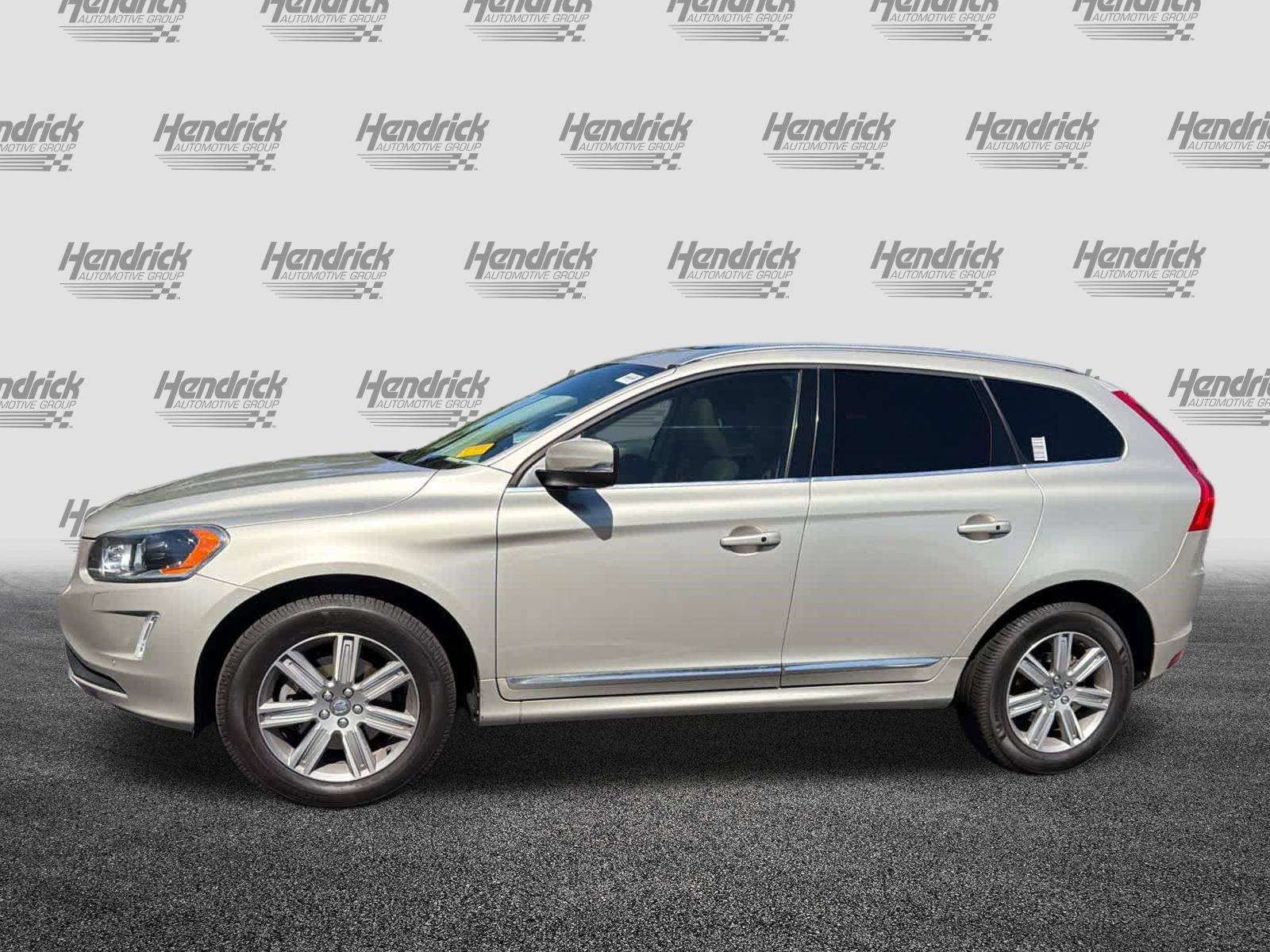 Used 2017 Volvo XC60 T5 Inscription w/ Preferred Option Package FWD image 10
