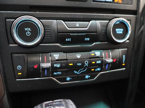 Used 2017 Ford Explorer XLT w/ XLT Appearance Package AWD/4WD image 46
